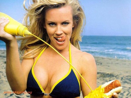 Noted children's health advocate Jenny McCarthy has intriguing views on vaccinations. Sexy!